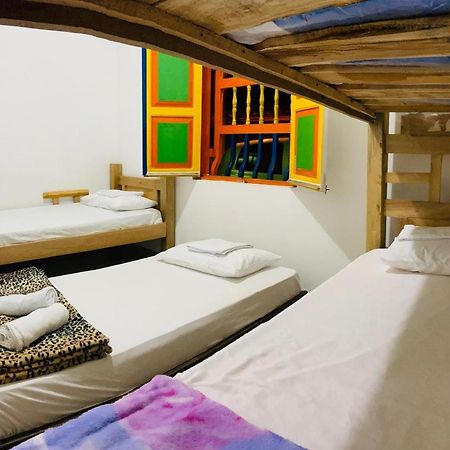 Casa Hostal Las Palmeras Гуатапе Екстер'єр фото