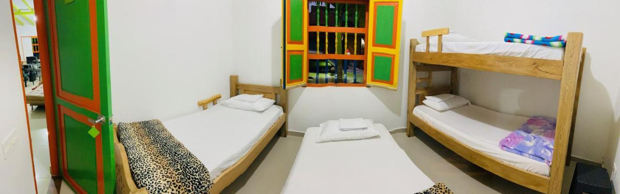 Casa Hostal Las Palmeras Гуатапе Екстер'єр фото